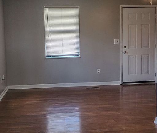 2nd image of 1604 Oak Hill Dr