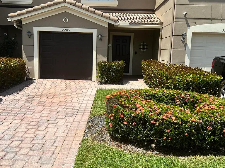 2205 SW Marshfield Ct #2205 — Photo 2