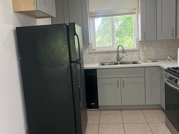 5th image of 410 Fuller Ave #1