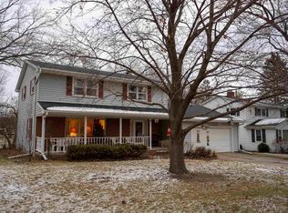 337 E Briar Ln, Green Bay, WI 54301