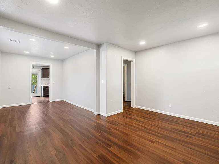 4012 S Hudson Ave — Photo 19