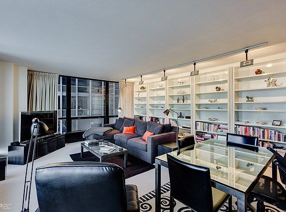 5th image of 910 N Lake Shore Dr APT 2015