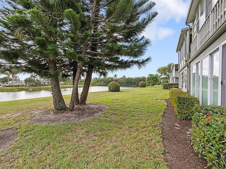 72 Monaco Ct #72-B — Photo 4