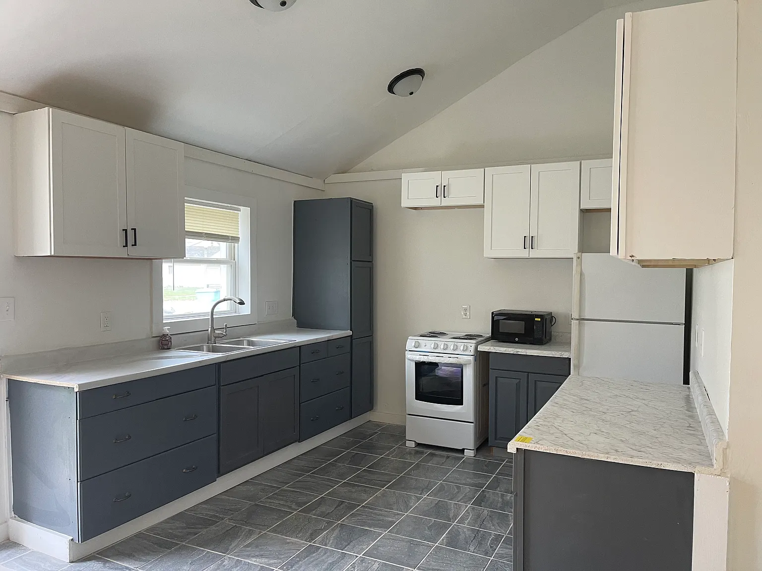 4 bed, 1008 sqft, $1,600 — Photo 3