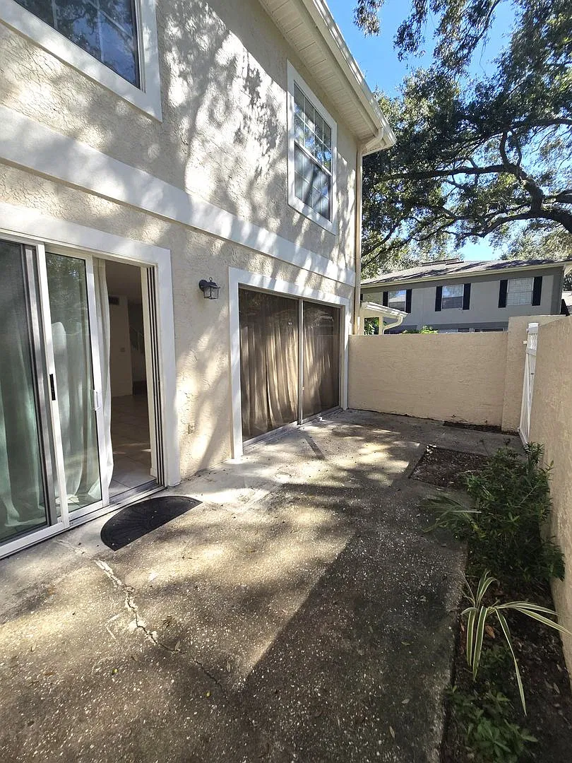 Two Bedroom Condo close to USF — Photo 2