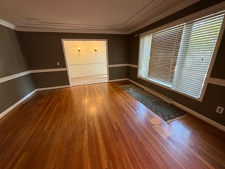 704 Sussex Ct — Photo 3