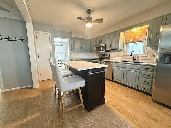 5th image of 417 NE Lee Dr