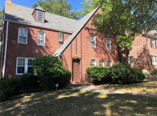 90 Bainbridge Rd, West Hartford, CT 06119