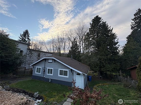 3rd image of 4549 26th Avenue SW