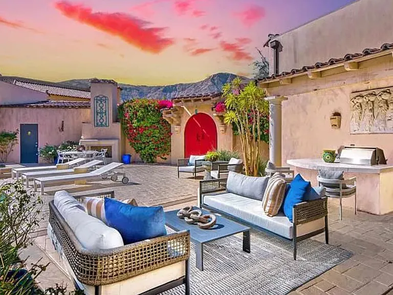 Capture the most amazing sunsets and Mountain views