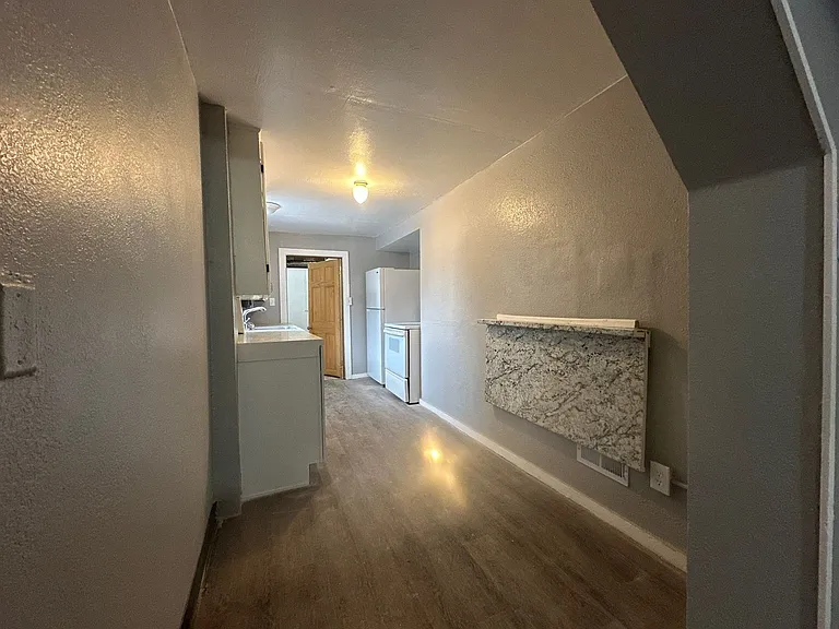 332 N 10th St — Photo 11