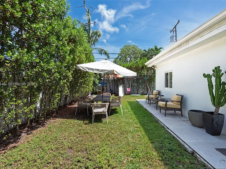 1450 SW 20th Ave — Photo 8