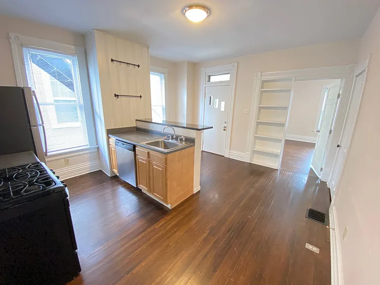 W Tompkins St 106-108 NPR — Photo 4