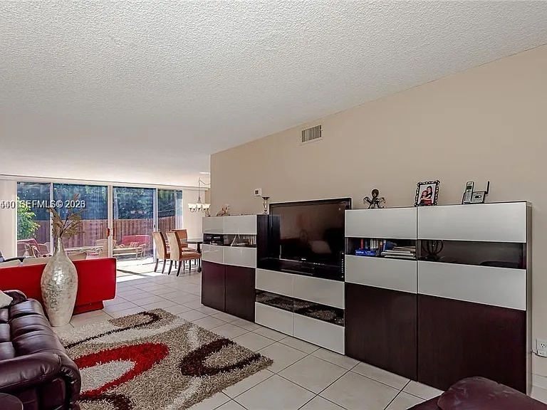 2304 NE 7th St #27 — Photo 2