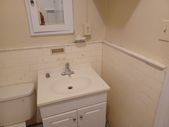 3rd image of 609 Tilden St APT C
