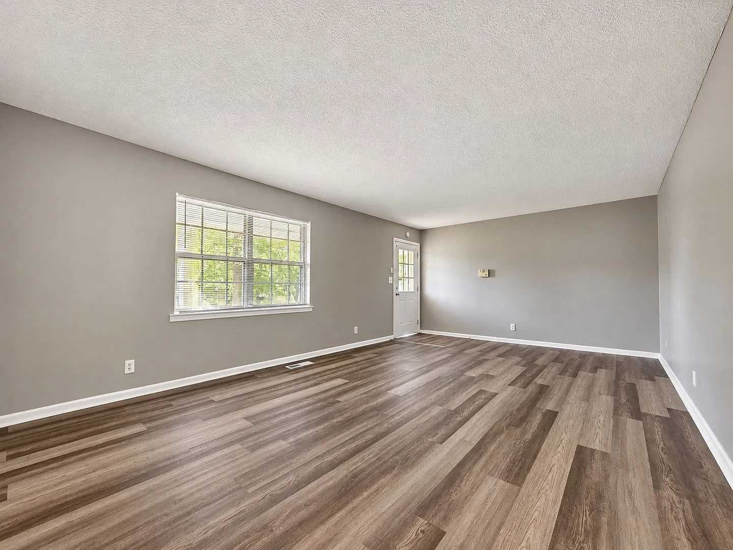 2 bed, 1.5 bath, 1240 sqft, $1,195 — Photo 3