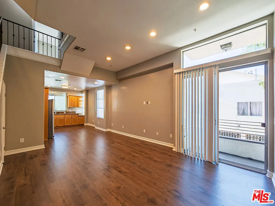 3 bed, 2.5 bath, 1600 sqft, $3,800 — Photo 3