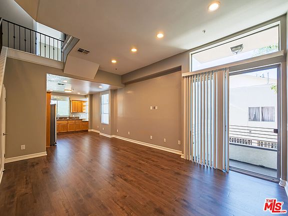 3rd image of 5237 Willowcrest Ave #105