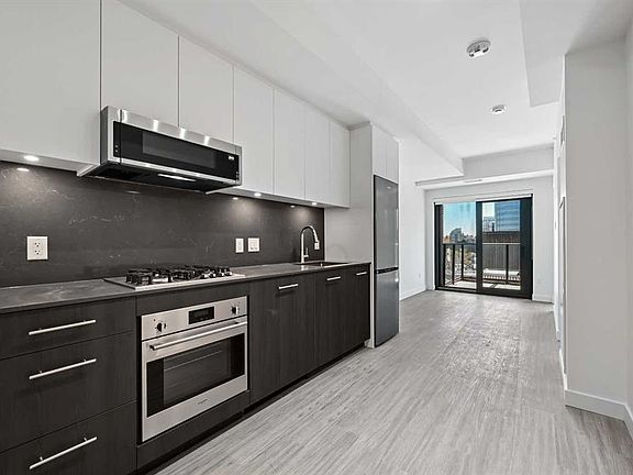 4th image of 730 S 2nd Ave SW #704