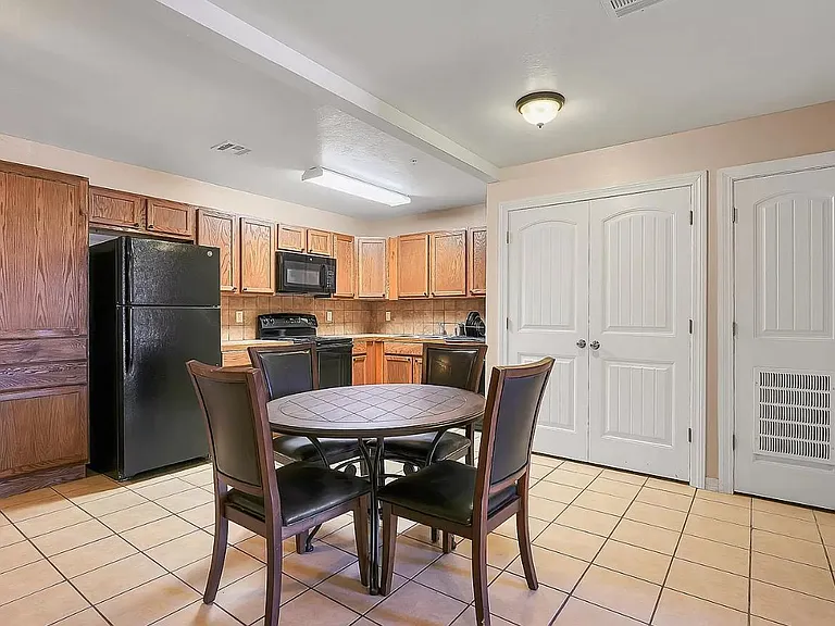 501 E Washington Ave — Photo 5