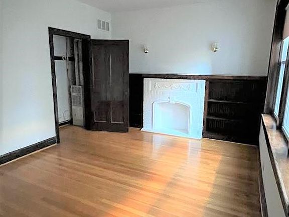 2nd image of 3310 W Palmer St APT 1B