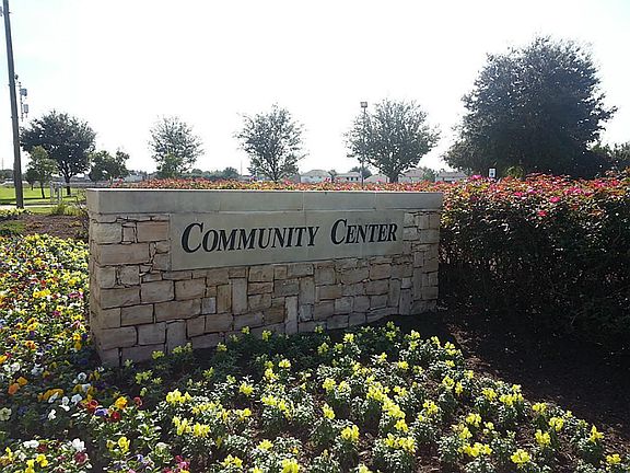 5th image of 2403 Sandlewood Trail Ln