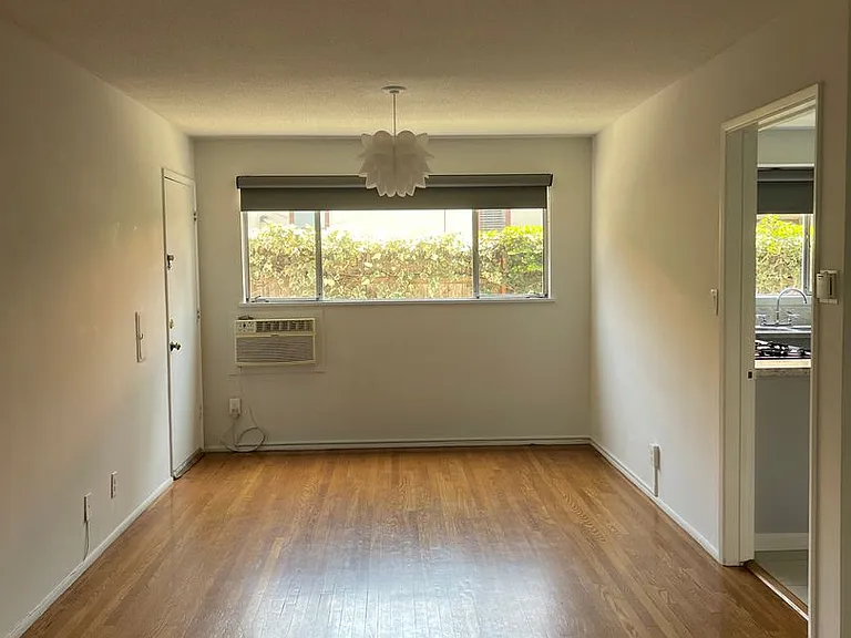 295 W California Blvd — Photo 8
