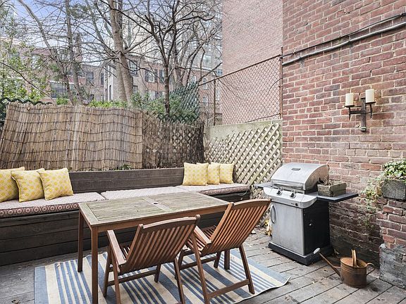 2nd image of 44 King St #1/2