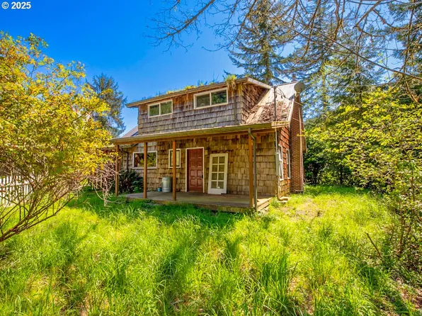 66756 Waymire Rd, North Bend, OR 97459