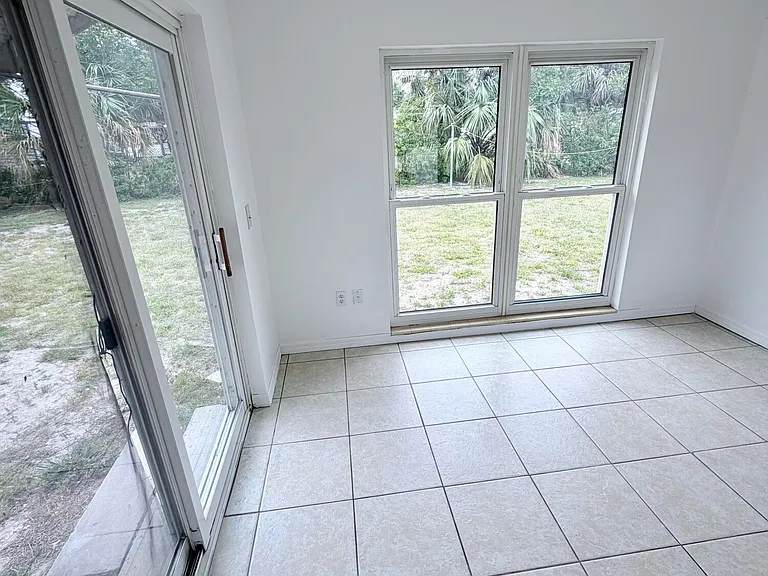 2107 Little John Rd — Photo 9