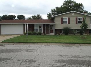 76 Country Hill Rd, Saint Peters, MO 63376