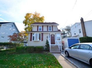 225 Manhattan Ter, Dumont, NJ 07628