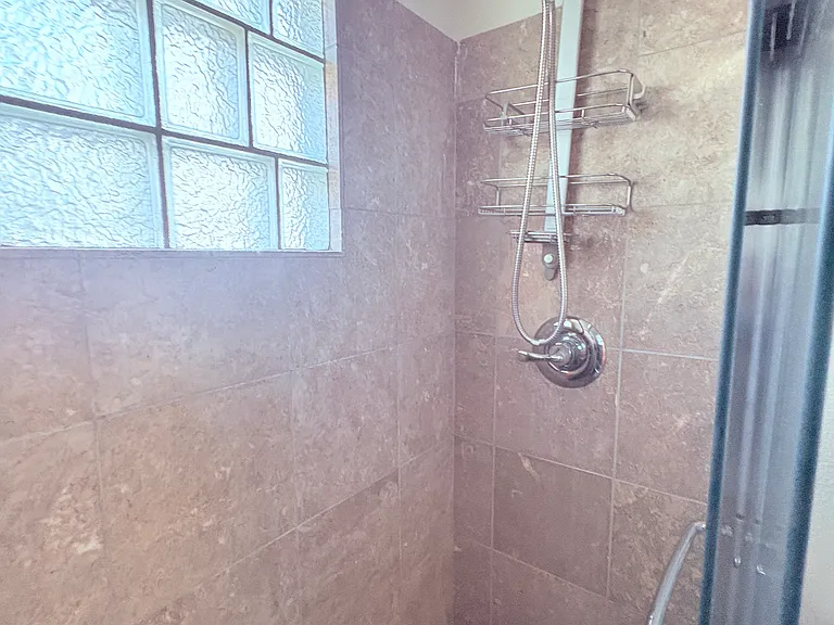 2142 E Clarendon Ave — Photo 22