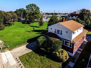 11 Berkley St, Valley Stream, NY 11581