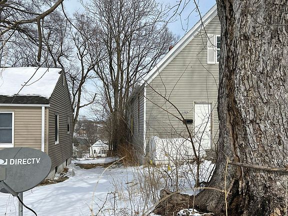 3rd image of 3328 Ruggles St