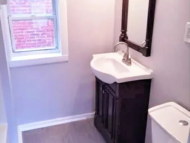 326 N Charlotte St — Photo 6