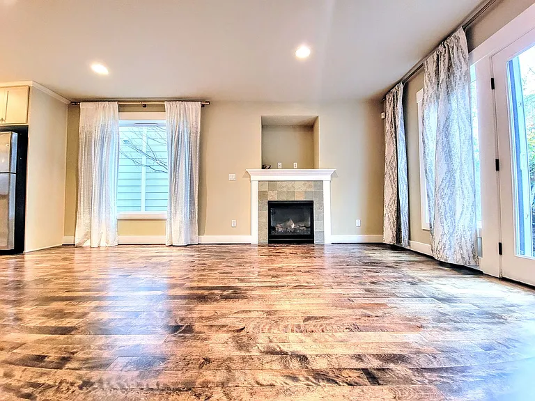 3814 Interlake Ave N #B — Photo 3