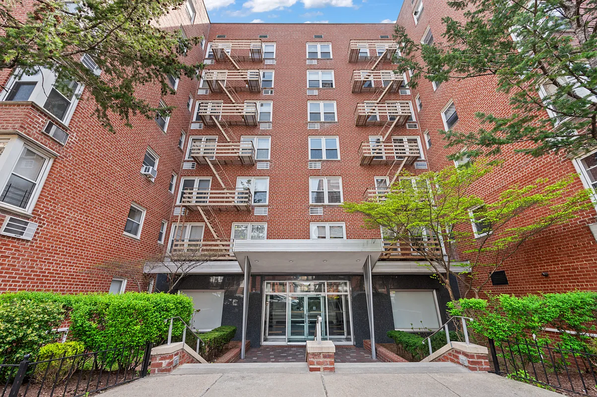 1717 East 18th St Unit 2T  