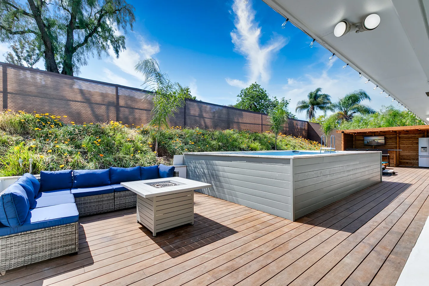 6 bed, 6000 sqft, $18,750 — Photo 1