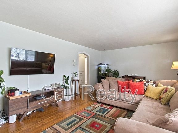 3rd image of 1117 E 33rd Ave