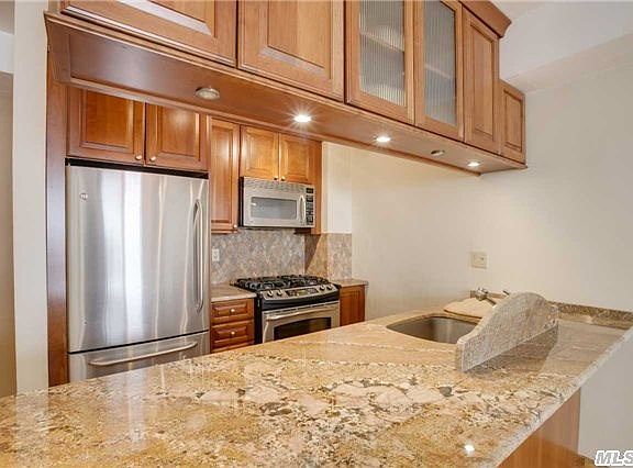 2nd image of 16201 Powells Cove Blvd APT 1L