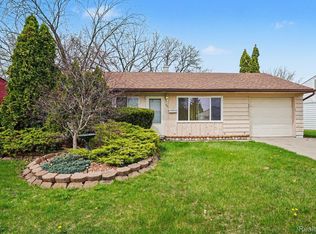 395 Lytle Pl, Garden City, MI 48135