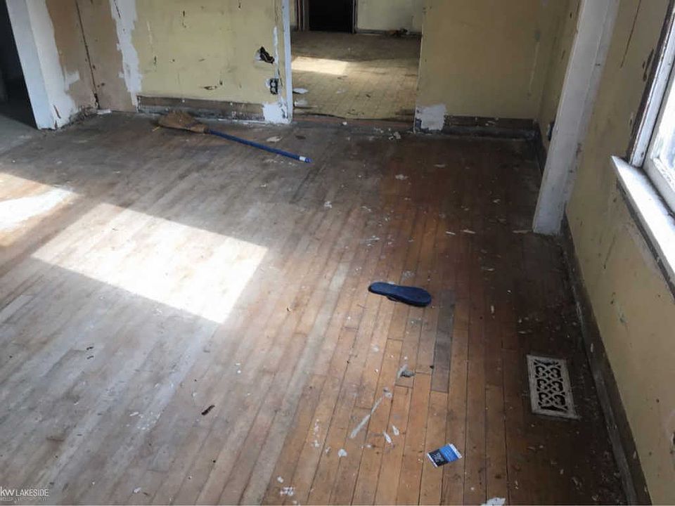 2nd image of 23824 Columbus Ave