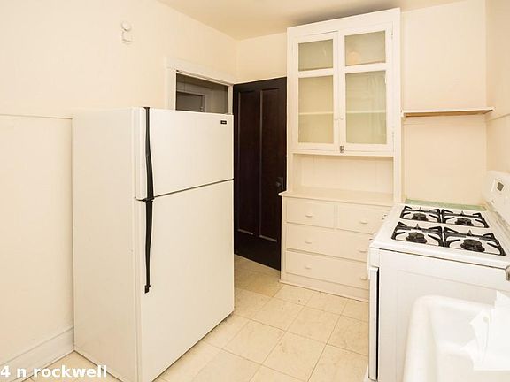 3rd image of 4844 N Rockwell St #122