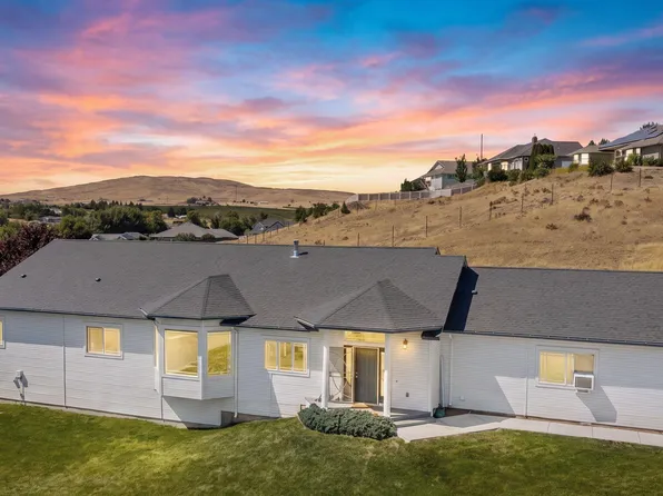 900 Majesty Heights Dr, Yakima, WA 98908