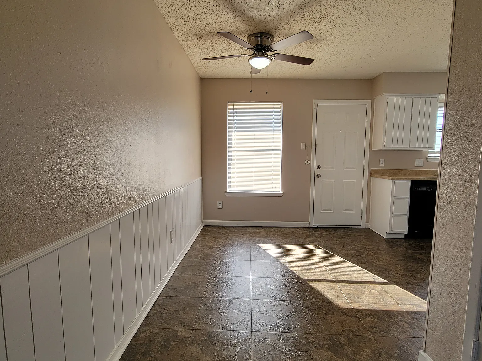 520 & 522 Signal Hill Ct S — Photo 4