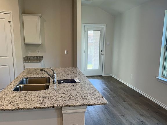 3rd image of 1427 Canongate Dr