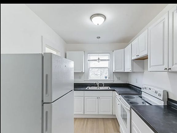 3rd image of 2958 N Park Ave #0