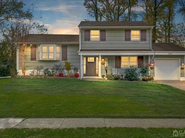 111 Phillips Dr, Old Bridge, NJ 08857