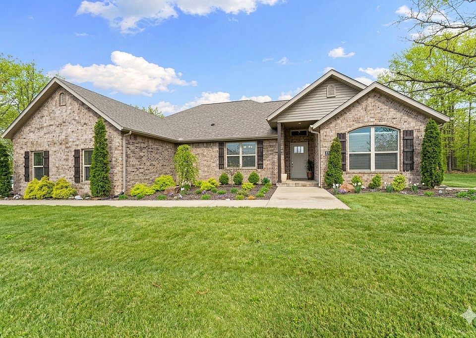 1st image of 216 Kinross Dr